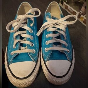 GUC women’s blue converse low tops